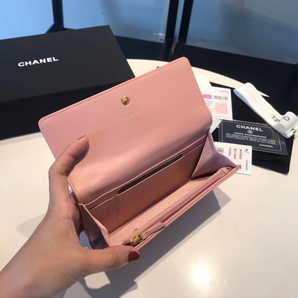 シャネル財布着用イメージ